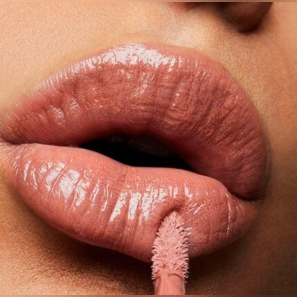MAC LUST LIPGLASS. NEW IN BOX. - Picture 7 of 14